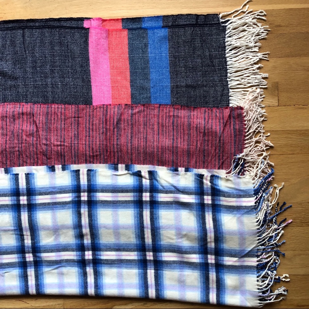 Cozy Pattern Scarf - Picture 4 of 4